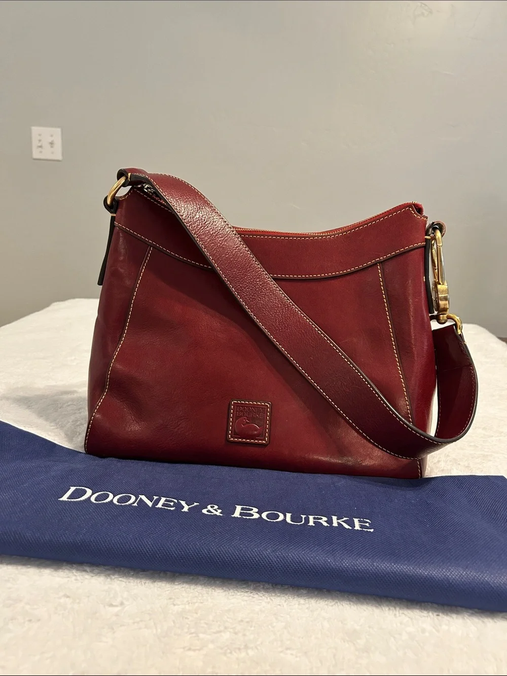 Dooney & Bourke Florentine Cassidy Wine Red Leather Large Hobo Shoulder Bag. - Picture 2 of 10